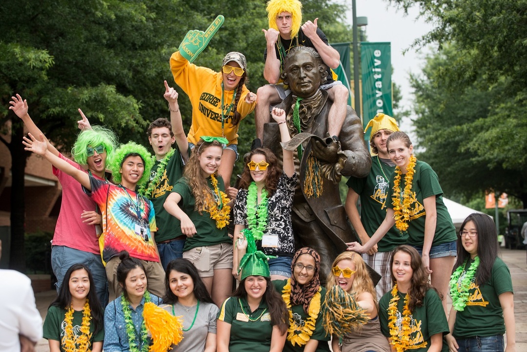 Incoming students pose around the George Mason statue