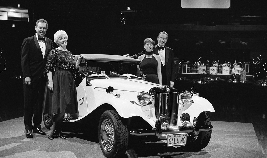 President George and First Lady Joanne Johnson and raffle winners with MG kit car at the Arts Gala